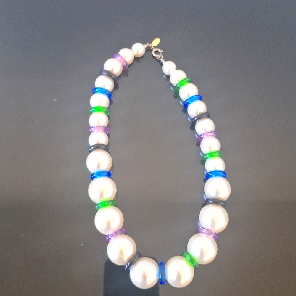 VINTAGE 1980 CADORO FAUX PEARL LUCITE NECKLACE